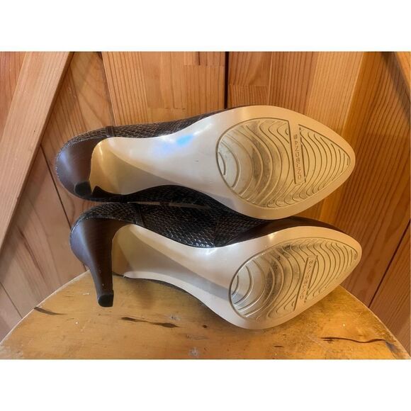 Bandolino Brown Snakeskin Heels - Picture 6 of 7